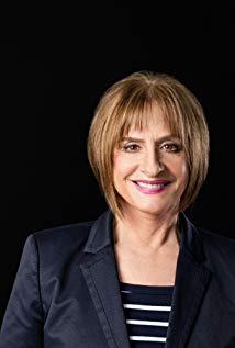 How tall is Patti LuPone?